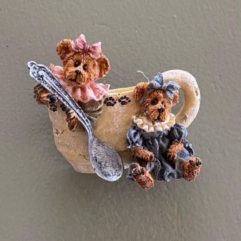 Vintage Boyds Bears "Prissie & Missie Fixin Tea" Pin
